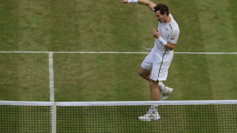 Murray celebra su victoria sobre Berdych en Wimbledon. REUTERS/Tim Ireland