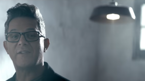 Alejandro Sanz en el anuncio de una conocida marca de gafas, algo que no se podrá volver a repetir. Alejandro Sanz en el anuncio de una conocida marca de gafas, algo que no se podrá volver a repetir.