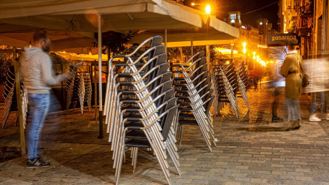 Vista de las terrazas vacías, de una de las calles del centro de Logroño. Vista de las terrazas vacías, de una de las calles del centro de Logroño.