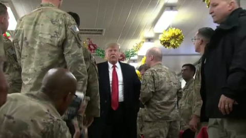 Trump visita a sus tropas en Irak Trump visita a sus tropas en Irak