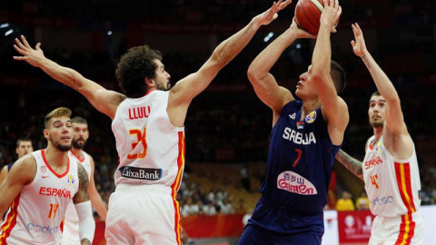 Un momento del partido entre España y Serbia. (EFE) Un momento del partido entre España y Serbia. (EFE)