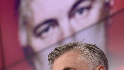 El nuevo entrenador del equipo de fútbol Bayern de Múnich, Carlo Ancelotti, ofrece una rueda de prensa durante su presentación en el Allianz Arena, en Múnich, Alemania. EFE/Andreas Gebert.