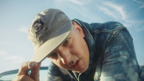 Carlangas, en un fotograma del videoclip 'Se acabó la broma', dirigido por Natalia Ferviú. Carlangas, en un fotograma del videoclip 'Se acabó la broma', dirigido por Natalia Ferviú.