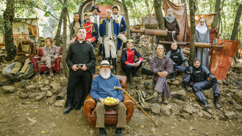 José Luis Cuerda con los actores de 'Tiempo después' en el rodaje. / EONE SPAIN José Luis Cuerda con los actores de 'Tiempo después' en el rodaje. / EONE SPAIN