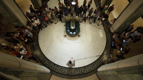 El líder de Ciudadanos, Albert Rivera, durante la rueda de prensa posterior a la reunión mantenida con el presidente del Gobierno en funciones, Mariano Rajoy, hoy en el Congreso. EFE/J.J. Guillén.