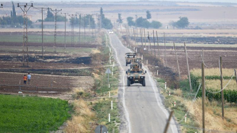 Un tanque turco patrulla a lo largo de la frontera con Siria cerca de la localidad de Kilis, en el sureste de Turquía Un tanque turco patrulla a lo largo de la frontera con Siria cerca de la localidad de Kilis, en el sureste de Turquía