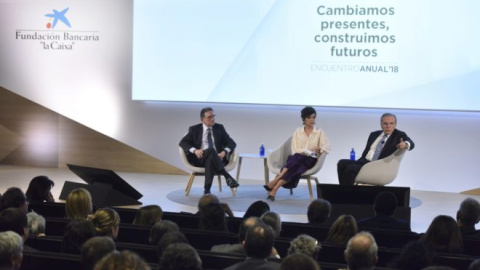 Isidro Fainé, presidente de la Fundación Bancaria “la Caixa” y Jaume Giró, director general, durante la presentación a empleados de la nueva campaña. / LA CAIXA Isidro Fainé, presidente de la Fundación Bancaria “la Caixa” y Jaume Giró, director general, durante la presentación a empleados de la nueva campaña. / LA CAIXA