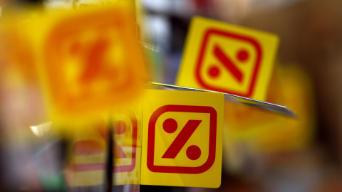 Logo de DIA en uno de sus supermercados en la localidad madrileña de Las Rozas. REUTERS/Sergio Perez Logo de DIA en uno de sus supermercados en la localidad madrileña de Las Rozas. REUTERS/Sergio Perez
