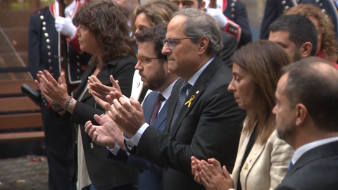 El himno de EspaÃ±a irrumpe en la ofrenda floral del Govern