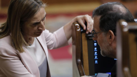 La presidenta del Congreso de los Diputados, Ana Pastor, conversa con el presidente del Gobierno en funciones, Mariano Rajoy, durante la sesión constitutiva de las Cortes Generales de la XII Legislatura. EFE/Ballesteros La presidenta del Congreso de los Diputados, Ana Pastor, conversa con el presidente del Gobierno en funciones, Mariano Rajoy, durante la sesión constitutiva de las Cortes Generales de la XII Legislatura. EFE/Ballesteros