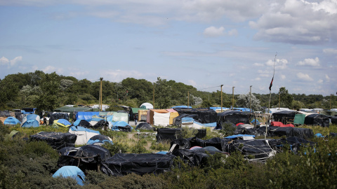 Vista del campamento de inmigrantes llamado La Jungla en Calais, Francia.  EFE/YOAN VALAT