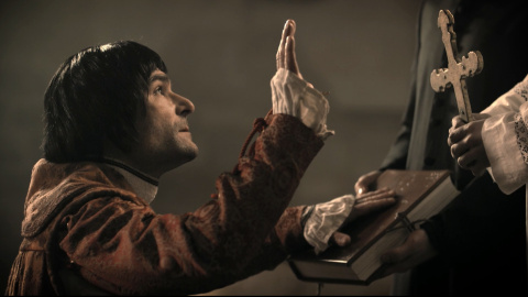 El documental entrelaza escenas ficcionadas, imágenes de archivo y entrevistas para relatar los 140 años del Concierto Económico.