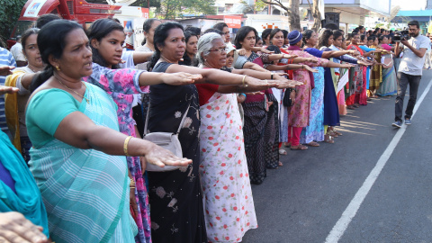 Cuatro millones de mujeres forman un muro humano por la igualdad en India. / EFE - PRAKASH ELAMAKKARA Cuatro millones de mujeres forman un muro humano por la igualdad en India. / EFE - PRAKASH ELAMAKKARA