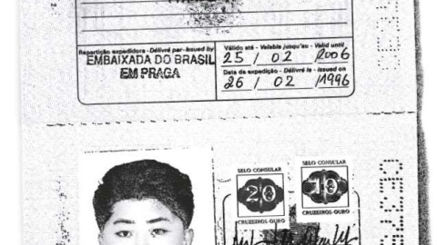El pasaporte brasileño con la foto de Kim Jong-un fue emitido a nombre de Josef Pwag. | REUTERS El pasaporte brasileño con la foto de Kim Jong-un fue emitido a nombre de Josef Pwag. | REUTERS