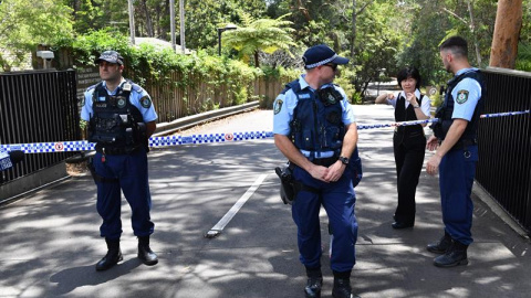 , 03/01/2019.- La policía de Nueva Gales del Sur monta guardia en la escena de un doble apuñalamiento hoy en la sede de la Iglesia de Cienciología en Chatswood, Sídney (Australia). EFE/ Mick Tsikas PROHIBIDO SU USO EN AUSTRALIA Y NUEVA ZELA , 03/01/2019.- La policía de Nueva Gales del Sur monta guardia en la escena de un doble apuñalamiento hoy en la sede de la Iglesia de Cienciología en Chatswood, Sídney (Australia). EFE/ Mick Tsikas PROHIBIDO SU USO EN AUSTRALIA Y NUEVA ZELA