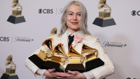 Phoebe Bridgers acumuló cuatro grammys y fue la artista más premiada de la noche.