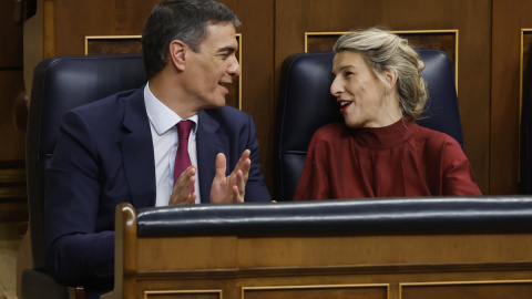 El presidente del Gobierno, Pedro Sánchez (i), junto a la ministra de Trabajo, Yolanda Díaz, durante la sesión de Control al Ejecutivo que celebra el Congreso este miércoles. El presidente del Gobierno, Pedro Sánchez (i), junto a la ministra de Trabajo, Yolanda Díaz, durante la sesión de Control al Ejecutivo que celebra el Congreso este miércoles.