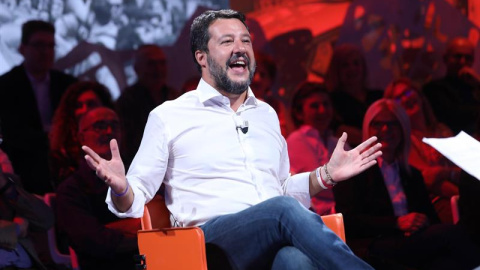 El líder de la ultraderechista Liga, Matteo Salvini, en el programa de Rete4 'Dritto e rovescio', dirigido por el periodista italiano Paolo Del Debbio en Milán, Italia.-EFE El líder de la ultraderechista Liga, Matteo Salvini, en el programa de Rete4 'Dritto e rovescio', dirigido por el periodista italiano Paolo Del Debbio en Milán, Italia.-EFE