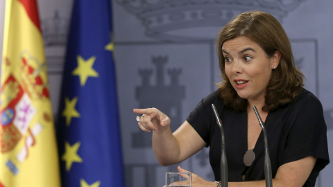 La vicepresidenta del Gobierno, Soraya Sáenz de Santamaría, durante la rueda de prensa que ha ofrecido tras la reunión mantenida con el ministro de Hacienda, Cristóbal Montoro, para preparar la presentación del Proyecto de Ley de Presupuest La vicepresidenta del Gobierno, Soraya Sáenz de Santamaría, durante la rueda de prensa que ha ofrecido tras la reunión mantenida con el ministro de Hacienda, Cristóbal Montoro, para preparar la presentación del Proyecto de Ley de Presupuest