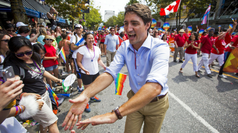 Justin Trudeau, líder del Partido Liberal de Canadá, marcha en el 37º desfile del Orgullo en Vancouver, Columbia Británica. REUTERS / Ben Nelms
