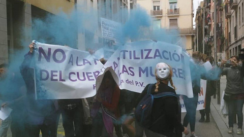 Un grupo de manifestantes protesta en el Raval de Barcelona. MUJERES POR LA ABOLICIÓN (TWITTER) Un grupo de manifestantes protesta en el Raval de Barcelona. MUJERES POR LA ABOLICIÓN (TWITTER)
