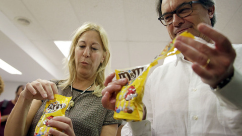 El expresidente catalán Artur Mas y la consejera de Presidencia de la Generalitat, Neus Munté, durante las votaciones para el PDC. EFE El expresidente catalán Artur Mas y la consejera de Presidencia de la Generalitat, Neus Munté, durante las votaciones para el PDC. EFE