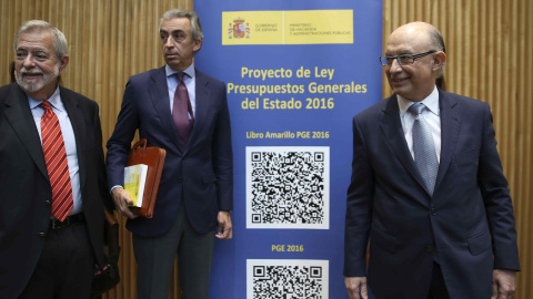 El ministro de Hacienda, Cristóbal Montoro ,con el secretario de Estado de Hacienda, Miguel Ferré, y el secretario de Estado de Administraciones Públicas, Antonio Beteta, en la presentación de los PGE. EFE El ministro de Hacienda, Cristóbal Montoro ,con el secretario de Estado de Hacienda, Miguel Ferré, y el secretario de Estado de Administraciones Públicas, Antonio Beteta, en la presentación de los PGE. EFE