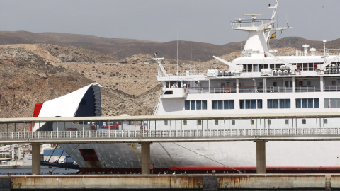 El Ferry que hacia la ruta Melilla - Almería en el que ayer murió un inmigrante irregular cuando viajaba en el interior de una maleta El Ferry que hacia la ruta Melilla - Almería en el que ayer murió un inmigrante irregular cuando viajaba en el interior de una maleta