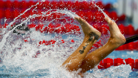 La italiana Federica Pellegrini hace un giro en el Campeonato Mundial de Natación en Kazán, Rusia, 4 de agosto de 2015. REUTERS / Hannibal Hanschke