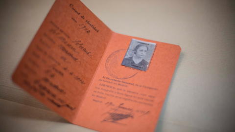 Un carnet expedido por la Delegación de Euskadi en Madrid.- JAIRO VARGAS Un carnet expedido por la Delegación de Euskadi en Madrid.- JAIRO VARGAS