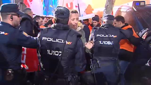 Los trabajadores protestan contra el cierre de Alcoa Los trabajadores protestan contra el cierre de Alcoa