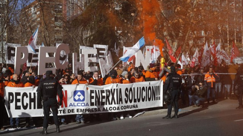Trabajadores de Alcoa contra el cierre de las fábricas de Galicia y Asturias / Eduardo Parra - Europa Press Trabajadores de Alcoa contra el cierre de las fábricas de Galicia y Asturias / Eduardo Parra - Europa Press