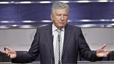 El diputado de Nueva Canarias Pedro Quevedo durante la rueda de prensa que ha ofrecido en el Congreso tras haber sido recibido esta mañana por el Rey en el Palacio de la Zarzuela, con quien Felipe VI ha abierto este martes una nueva ronda d El diputado de Nueva Canarias Pedro Quevedo durante la rueda de prensa que ha ofrecido en el Congreso tras haber sido recibido esta mañana por el Rey en el Palacio de la Zarzuela, con quien Felipe VI ha abierto este martes una nueva ronda d