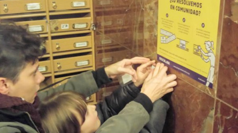 Vecinos de una de las comunidades participantes, en Cuatro Caminos (Madrid). Vecinos de una de las comunidades participantes, en Cuatro Caminos (Madrid).