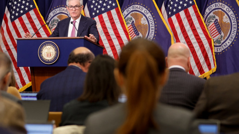 El presidente de la Reserva Federal de EEUU, Jerome Powell, durante la rueda de prensa posterior a la primera reunión del banco central estadounidense en 2023, en la que ha subido los tipos de interés hasta el 4,5/4,7%. REUTERS/Jonathan Ern El presidente de la Reserva Federal de EEUU, Jerome Powell, durante la rueda de prensa posterior a la primera reunión del banco central estadounidense en 2023, en la que ha subido los tipos de interés hasta el 4,5/4,7%. REUTERS/Jonathan Ern