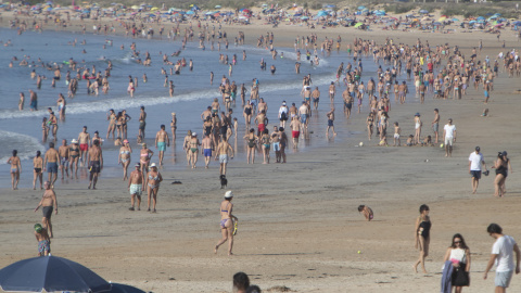 09/10/2023 - Cientos de personas disfrutaban de la Playa América en Galicia el fin de semana pasado, a fecha de 7 de octubre 09/10/2023 - Cientos de personas disfrutaban de la Playa América en Galicia el fin de semana pasado, a fecha de 7 de octubre