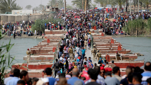 Desplazados sunitas llegan a las afueras de Bagdad huyendo de la violencia en la ciudad de Ramadi.- /REUTERS/STR