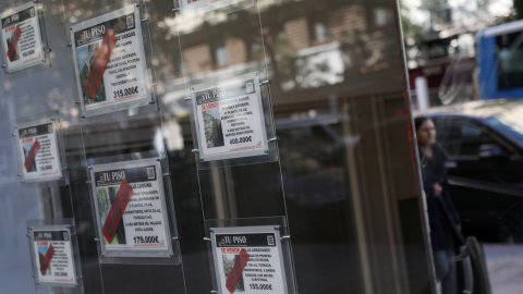 Escaparate de una oficina inmobiliaria en Madrid. REUTERS/Susana Vera Escaparate de una oficina inmobiliaria en Madrid. REUTERS/Susana Vera