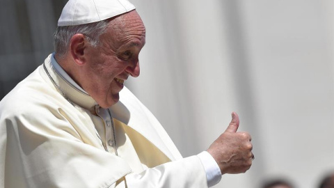 El papa Francisco durante la audiencia general en la plaza de San Pedro en el Vaticano. EFE/Ettore Ferrari