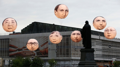 Varios globos con las caras de los presidentes de los países del G-7 en Dresde (Alemania) durante una campaña de la organización ONE, durante la reunión de ministros de Economía y directores del Banco Central del G7.- REUTERS