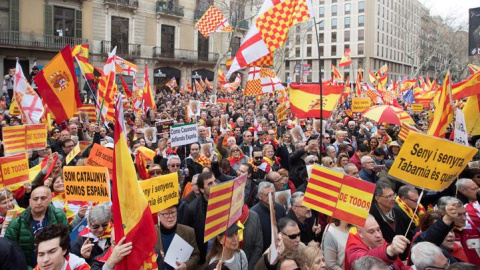 Manifestació convocada per la Plataforma Pro Tabarnia, aquest diumenge a Barcelona. EFE / Marta Pérez. Manifestació convocada per la Plataforma Pro Tabarnia, aquest diumenge a Barcelona. EFE / Marta Pérez.