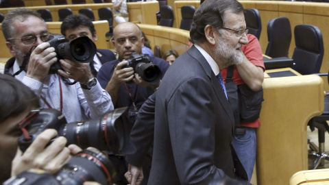 El presidente del Gobierno, Mariano Rajoy, ocupa su escaño a su llegada al pleno del Senado. EFE/Kiko Huesca El presidente del Gobierno, Mariano Rajoy, ocupa su escaño a su llegada al pleno del Senado. EFE/Kiko Huesca