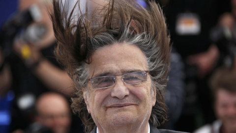 El miembro del elenco de Jean-Pierre Léaud posa durante una sesión fotográfica para la película 'La mort de Louis XIV' (La muerte de Luis XIV), fuera de concurso, en el 69º Festival de Canes. Canes, France. REUTERS/Eric Gaillard