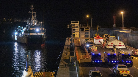 La patrullera de la Guardia Civil Río Tajo a su llegada al Muelle los cristianos, a 11 de octubre de 2023, en Tenerife. La patrullera de la Guardia Civil Río Tajo a su llegada al Muelle los cristianos, a 11 de octubre de 2023, en Tenerife.
