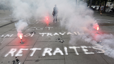 Manifestación contra la reforma laboral planteada por el gobierno en Burdeos, al suroeste de Francia.NICOLAS TUCAT / AFP