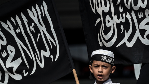 Un joven activista participa en una manifestación en contra de la visita del secretario de Estado norteamericano, John Kerry, el 05 de agosto de 2015. AFP FOTO / MANAN VATSYAYANA