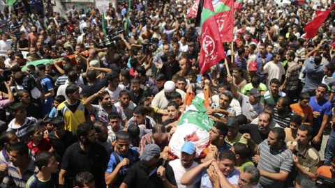 Miles de personas asistieron al funeral de tres comandantes de Hamás muertos en un ataque israelí durante la jornada por los bombardeos de Israel en la localidad gazací de Rafá el pasado agosto de 2014./ EUROPA PRESS Miles de personas asistieron al funeral de tres comandantes de Hamás muertos en un ataque israelí durante la jornada por los bombardeos de Israel en la localidad gazací de Rafá el pasado agosto de 2014./ EUROPA PRESS