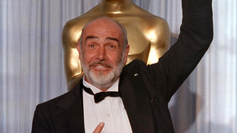El actor Sean Connery, con el Oscar que ganó por 'Los Intocables'. REUTERS El actor Sean Connery, con el Oscar que ganó por 'Los Intocables'. REUTERS