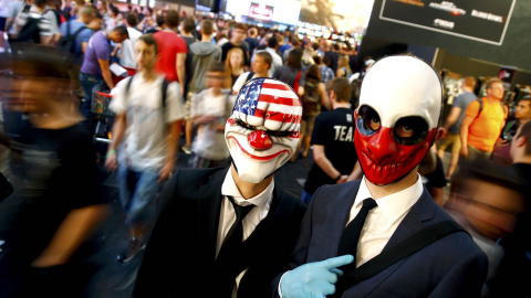 Cosplayers posan para una foto en la Gamescom en Colonia, Alemania 06 de agosto de 2015. REUTERS / Kai Pfaffenbach
