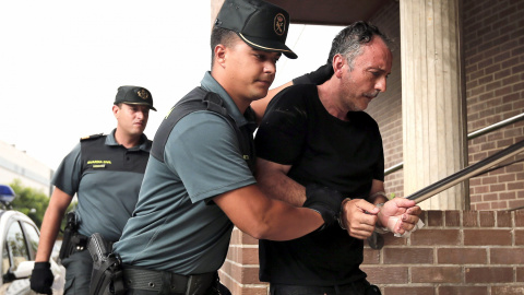 El concejal por Esquerra Unida en Serra (Valencia) Marcos Cabo, detenido por su supuesta implicación en la muerte de su esposa.- EFE El concejal por Esquerra Unida en Serra (Valencia) Marcos Cabo, detenido por su supuesta implicación en la muerte de su esposa.- EFE